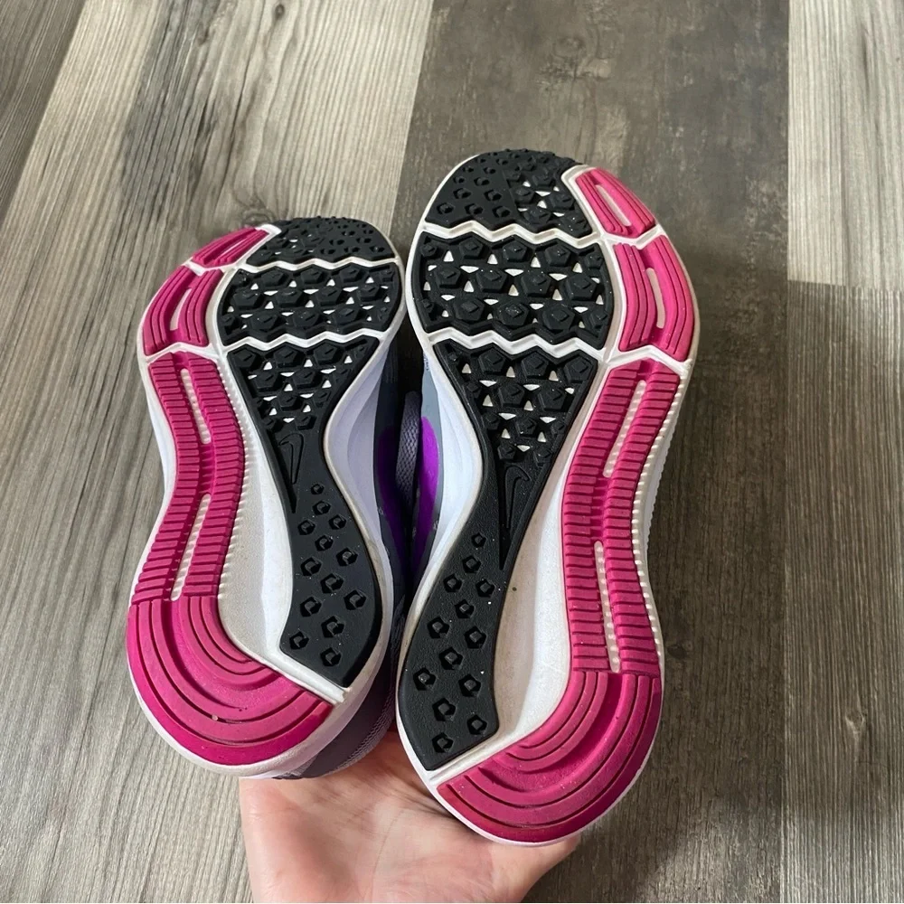 Nike Gray and Pink Women's Athletic Shoes Size 6.5